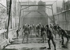 A városi iskolai futballpálya 1902-ben alkotó: English Photographer