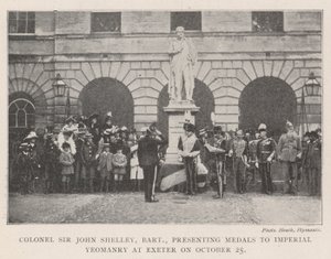 Sir John Shelley ezredes, báró, érmeket ad át Imperial Yeomanrynak október 25-én Exeterben alkotó: English Photographer