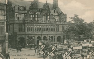 Crown Hotel, Cricklewood alkotó: English Photographer