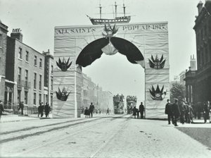 East India Dock Road: ideiglenes boltív, Victoria Diamond Jubilee, 1897 alkotó: English Photographer