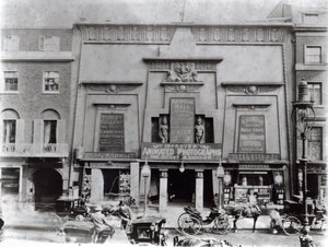 Egyptian Hall, Piccadilly 1895 alkotó: English Photographer