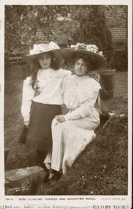 Ellaline Terriss, angol színésznő és énekesnő lányával, Mabellel alkotó: English Photographer