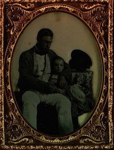 Apa és Gyermek, 1850 körül (ambrotípia_ alkotó: English Photographer