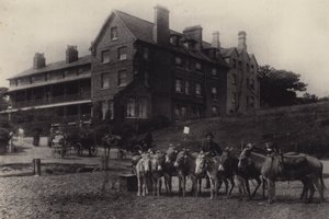 Felixstowe: Bath Hotel (f/w fotó) alkotó: English Photographer