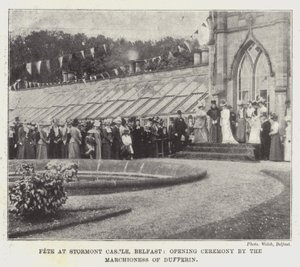 Ünnepély a Stormont kastélyban, Belfast, megnyitó ünnepségen Dufferin Marchionnesse alkotó: English Photographer