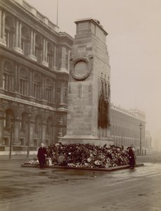 A Whitehall-i kenotaph általános képe alkotó: English Photographer