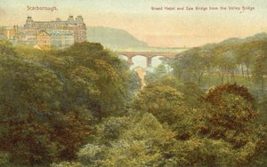Grand Hotel és híd, Scarborough (színes fotó) alkotó: English Photographer