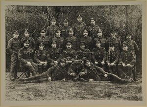 Csoportportré, valószínűleg a Leicester Royal Horse Artillery, 1914-15 alkotó: English Photographer
