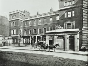 Hansom-fülke a Pall Mall hadiiroda előtt, Willis Collection, 1890 alkotó: English Photographer