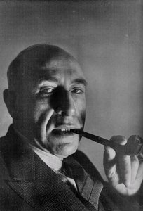 Harry Price alkotó: English Photographer