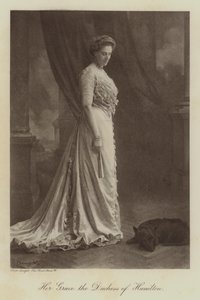 Őfelsége Hamilton hercegnője (fekete-fehér fotó) alkotó: English Photographer