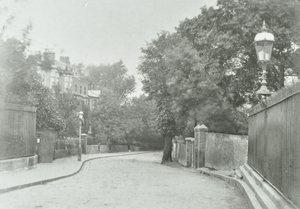 Highgate Archway: keleti megközelítés régi, korlátra erősített lámpával, 1896 alkotó: English Photographer
