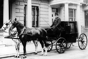 Lovas kocsi a Gloucester Square 24. számon kívül, Hyde Park, London, 1890 körül
