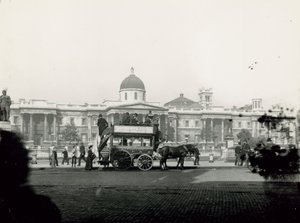 Lóvasút a Trafalgar Square-en alkotó: English Photographer
