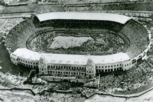 Invázió a stadionba az első Wembley-kupa döntőjére, 1923 alkotó: English Photographer