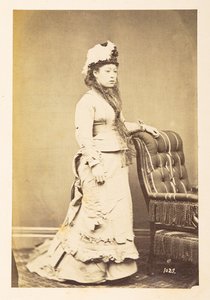 Japán nő európai ruhában, Egész alakos műterem portré egy fiatal japán nőről nyugati ruhában és kalapban,  Fotós: Ismeretlen  Lucas Collection: Charles James és Morton P, Lucas világkörüli turnéjának fényképfelvétele alkotó: English Photographer