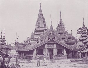 Khawn vagy Canopy Pagoda előtt, Pogány alkotó: English Photographer