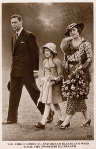 VI. György király és Erzsébet királynő lányukkal, Erzsébet hercegnővel (később II. Erzsébet királynővel) (f/w fotó) alkotó: English Photographer