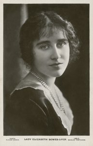 Lady Elizabeth Bowes-Lyon (f/w fotó) alkotó: English Photographer