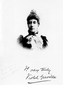 Lady Violet Greville alkotó: English Photographer