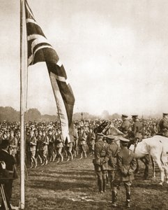 Lord French áttekinti az önkénteseket a Hyde Parkban: Szemek a tisztelgő bázison, a The Illustrated War Newsból, 1916. június 14. (szépia fotó) alkotó: English Photographer