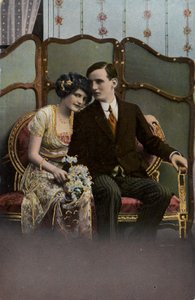 Férfi és nő egy csokor virággal alkotó: English Photographer
