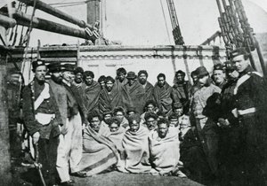 Maori rabok egy börtöntömb fedélzetén Wellington kikötőjében, 1866 alkotó: English Photographer