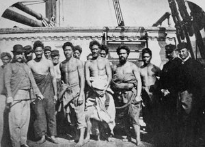 Maori rabok egy börtöntömb fedélzetén Wellington kikötőjében, 1866 alkotó: English Photographer