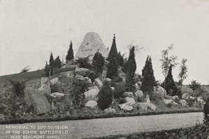 A 29. hadosztály emlékműve a somme-i csatatéren, Beaumont Hamel közelében alkotó: English Photographer