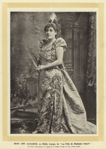 Amy Augarde kisasszony, mint Mdlle Lange a Madame Angot lányában