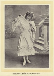 Miss Decima Moore, A lakodalomban