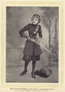 Miss Ettie Williams, Wren hadnagy szerepében a The Queens Prize-ben
