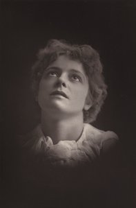 Olga Brandon kisasszony alkotó: English Photographer
