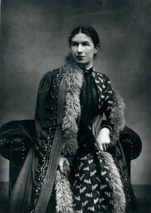 Mrs Humphry Ward, 1881 alkotó: English Photographer