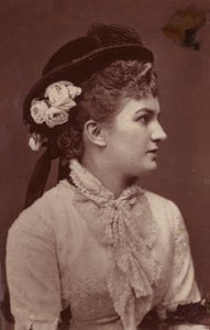 Nelly Brombley alkotó: English Photographer