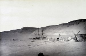 Északi-sark: Felfedező-öböl, tél – a Sarki-tengerhez vezető utazás narratívájában 1875-76-ban”, G.S. Nares, szerk. London alkotó: English Photographer