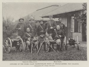 A Niger Coast Protectorate Force tisztjei a főhadiszálláson, Old Calabarban alkotó: English Photographer