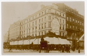Oxford Circus, London, Peter Robinsonnal alkotó: English Photographer