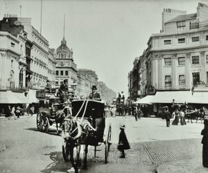 Oxford Circus, Westminster LB: keletre nézve, 1890 alkotó: English Photographer