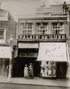Luxus Palota, High Street, Bromley alkotó: English Photographer