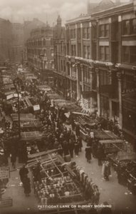 Petticoat Lane, London, vasárnap reggel (fekete-fehér fotó) alkotó: English Photographer