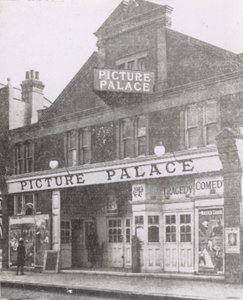 Picture Palace, Lee High Road, London alkotó: English Photographer