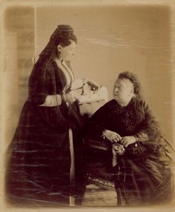 Viktória királynő, ülve
