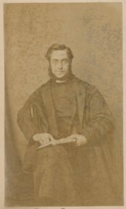 Reverend Tooth alkotó: English Photographer