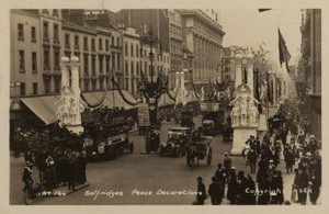 Selfridges, békedíszítések alkotó: English Photographer