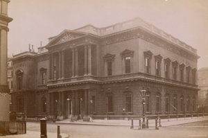 Senior United Service Club, London alkotó: English Photographer