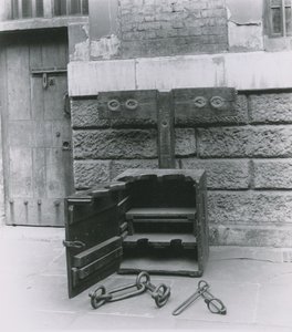 Részvények és bilincsek a Newgate börtönben alkotó: English Photographer