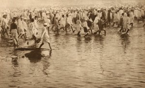 Mahatma Gandhi támogatói tüntetnek a brit sóadó ellen Indiában alkotó: English Photographer