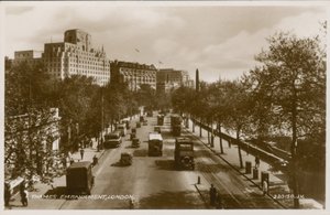 Thames Embankment, London alkotó: English Photographer