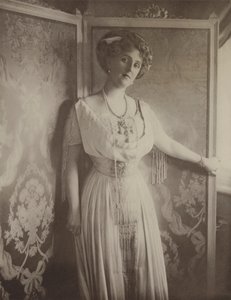 Von Eckardstein bárónő (fekete-fehér fotó) alkotó: English Photographer